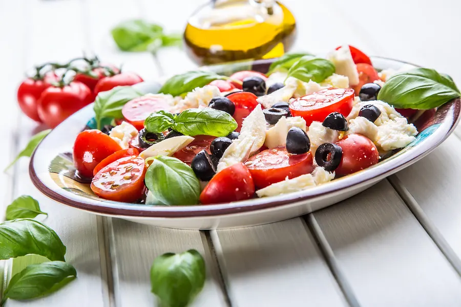 رژیم مدیترانهای | چگونه رژیم مدیترانهای میتواند به سلامت قلب شما کمک کند دکتر شاهرخ تقوی❤️فوق تخصص قلب و عروق غذاهای سالم در رژیم مدیترانهای